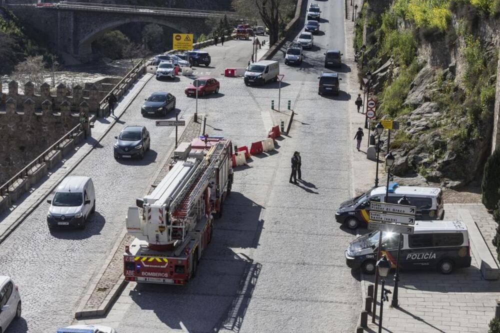 Una mujer trata de suicidarse desde el puente de Alcántara