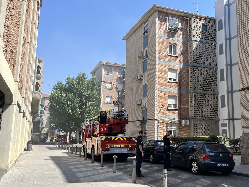 Un incendio en una cocina obliga a desalojar un edificio