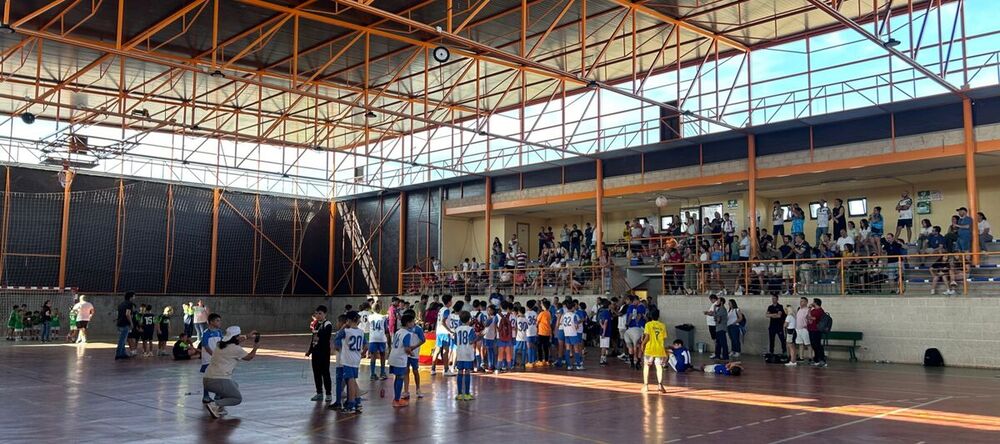 Diversión y deporte en la II Futsal Cup de Almorox