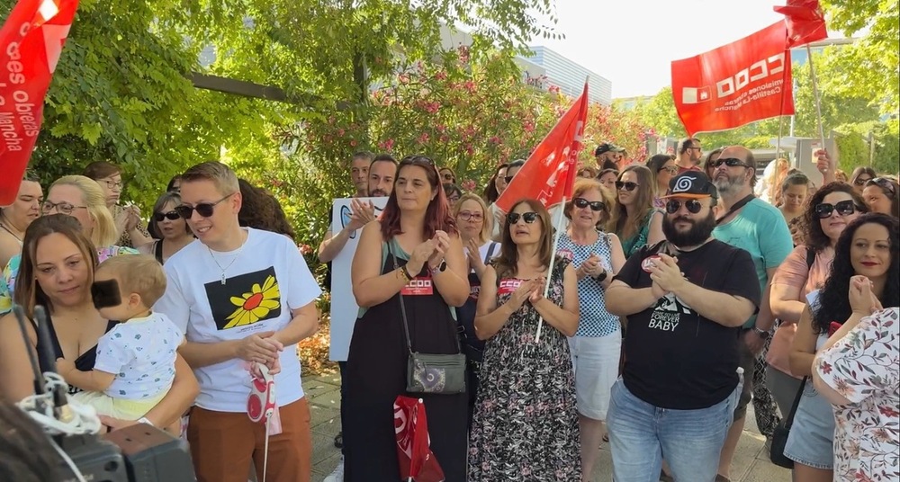 El 100% de las trabajadoras de Atento secunda la huelga