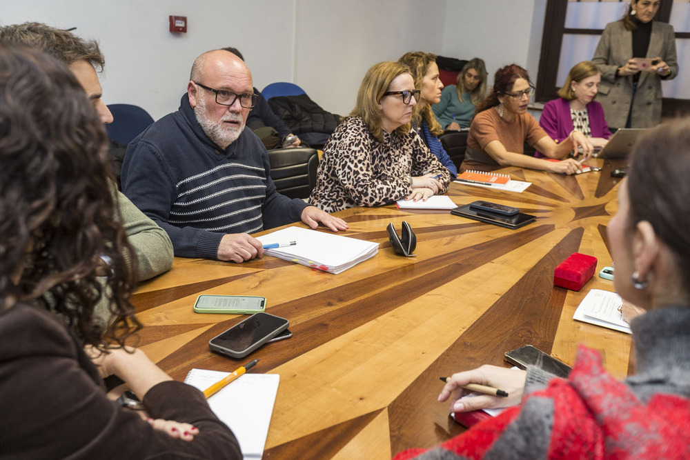 El concejal de IU, Txema Fernández, se opone al proyecto comercial en el Polígono Industrial.