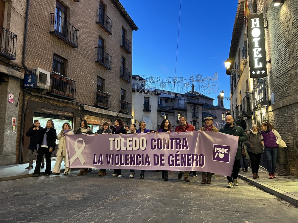 Dos marchas simultáneas dividen la lucha en favor de la mujer