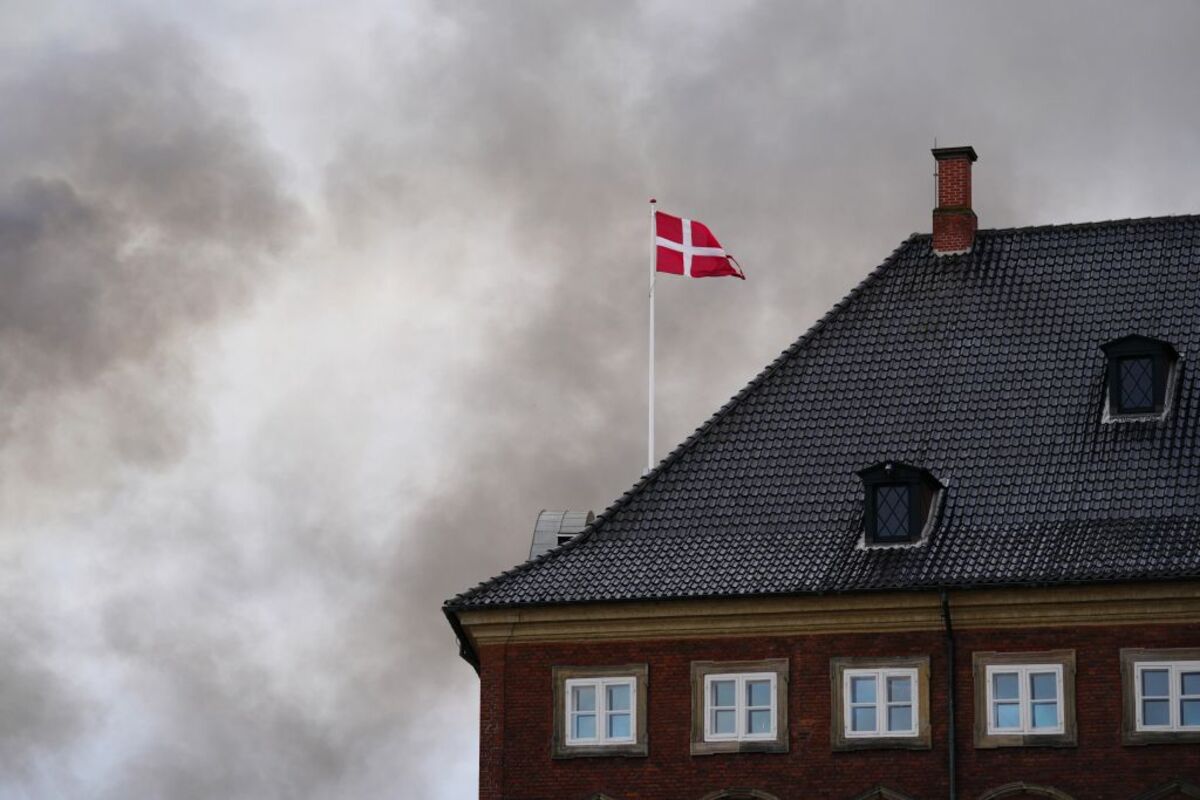 Fire hits historical Stock Exchange building in Copenhagen  / IDA MARIE ODGAARD