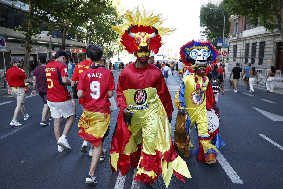 Aficionados siguen la final de la Eurocopa desde Madrid  / CHEMA MOYA