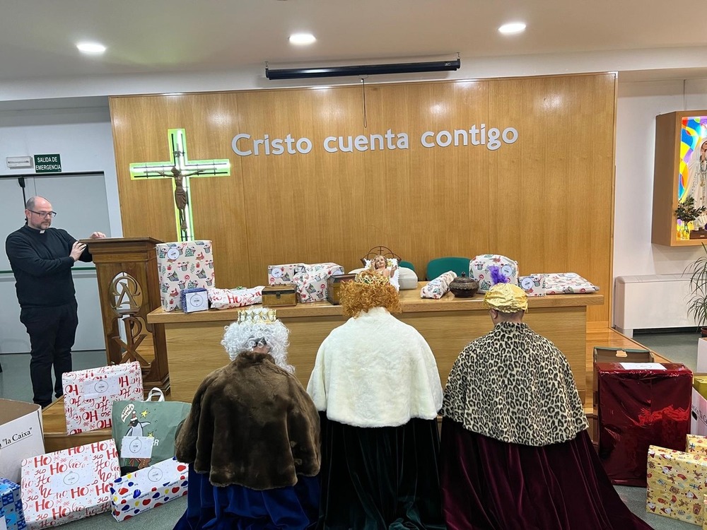 Cáritas recibe a los Reyes Magos con regalos para 193 niños