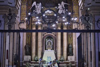 La ofrenda floral rinde homenaje a la Virgen del Prado