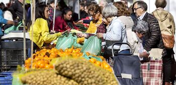 Los mercadillos podrán vender frutas y verduras a final de año