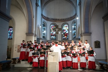 Los Seises cantan en la catedral de Aquisgrán