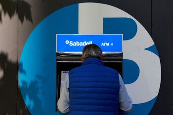 La CNMC sigue analizando la OPA de BBVA sobre Sabadell