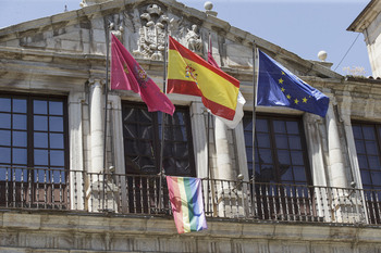 Vox aclara que no habrá bandera arcoíris en el Ayuntamiento