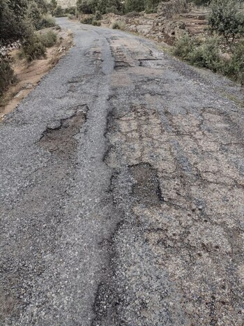 Presión para aclarar la titularidad de la carretera fantasma