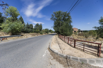 El Ayuntamiento repara los caminos de Albarreal y Cobisa