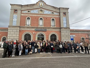 El Tren de la Cerámica llega con un centenar de visitantes