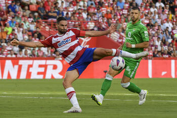 Granada y Betis empatan en un igualado duelo andaluz
