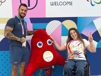 Óscar Sánchez acompaña a Loida Zabala en los Paralímpicos