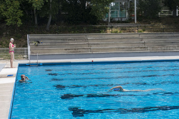 PSOE denuncia recortes en los abonos de las piscinas de verano