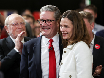 Los líderes mundiales felicitan a Starmer por su victoria