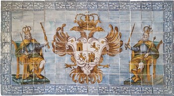 Toledo restaura el escudo  de la entrada del Salón de Plenos