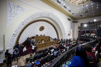 El Parlamento venezolano pide al Gobierno la ruptura con España