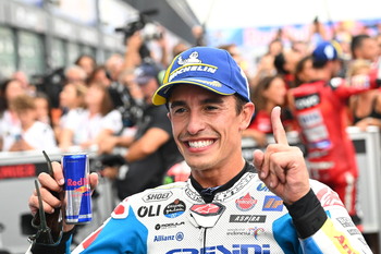 Marc Márquez demuestra que 'en río revuelto' es el mejor