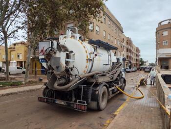 El servicio municipal de agua de Ciudad Real ayuda en Valencia