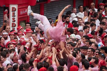 Arrancan los Sanfermines con un multitudinario chupinazo