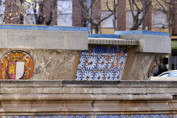 Lavado de cara en las fuentes de plaza de España y La Alameda