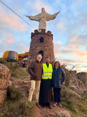 La Nava corona La Jara con su Cristo gigante tras 16 años