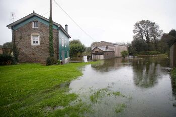 Seis heridos y serios daños materiales por la potente borrasca