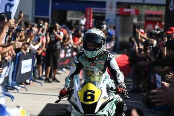 María Herrera gana la Carrera 1 en Jerez el Mundial Femenino