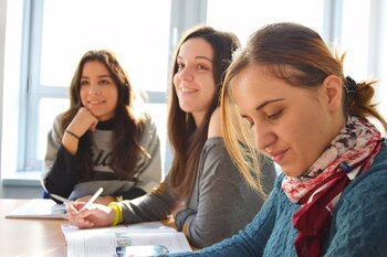 Cerca de 4.200 alumnos podrán optar al B1 de forma gratuita