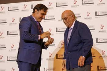 La DO La Mancha entrega 13 premios en su acto ‘Vino y Cultura'