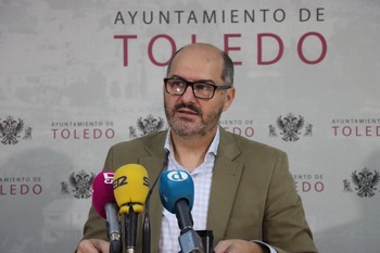 Velasco ve «tedioso» y complejo el registro de viajeros