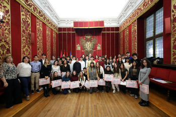 Morcillo entrega los diplomas de la Escuela de Idioma