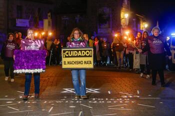 Antorchas como símbolo contra los feminicidios