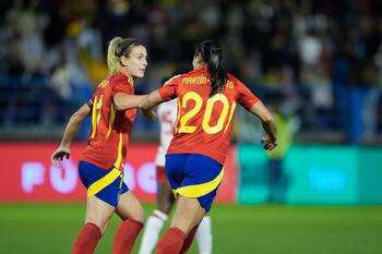 España asedia a Canadá hasta el dulce debut de Martín-Prieto