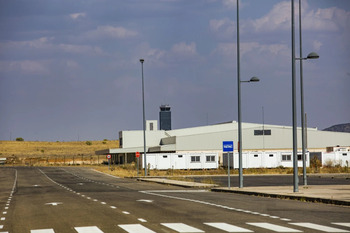 Planeaban acoger a inmigrantes en la terminal de carga