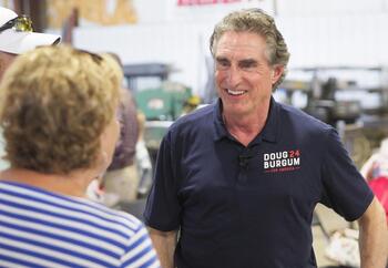 Doug Burgum, nominado como secretario del Interior de EEUU