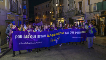 Dos marchas simultáneas dividen la lucha en favor de la mujer