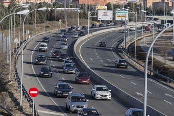 Un accidente sin víctimas provoca atascos en la To-23